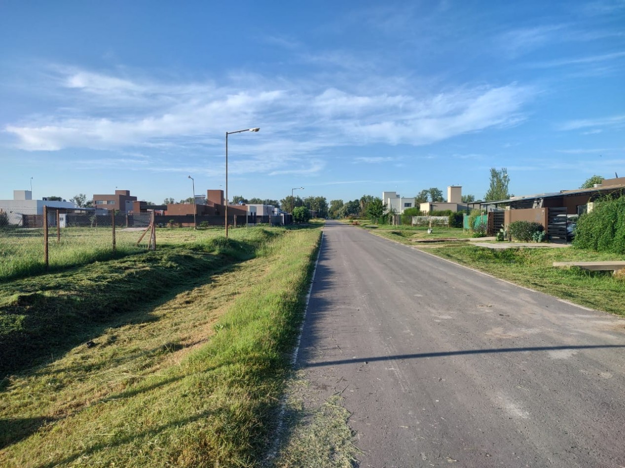 Venta de lote en barrio abierto "Funes Norte". Apto desarrollo comercial