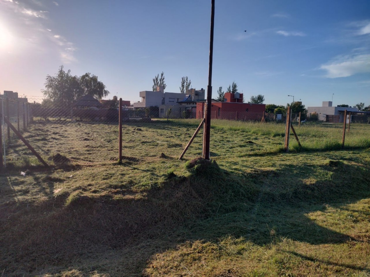 Venta de lote en barrio abierto "Funes Norte". Apto desarrollo comercial