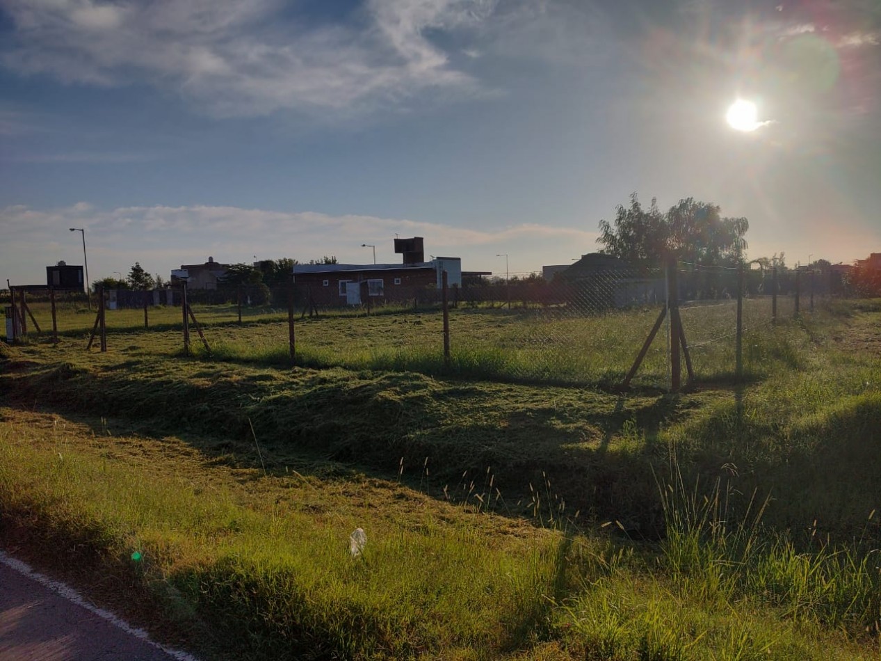 Venta de lote en barrio abierto "Funes Norte". Apto desarrollo comercial