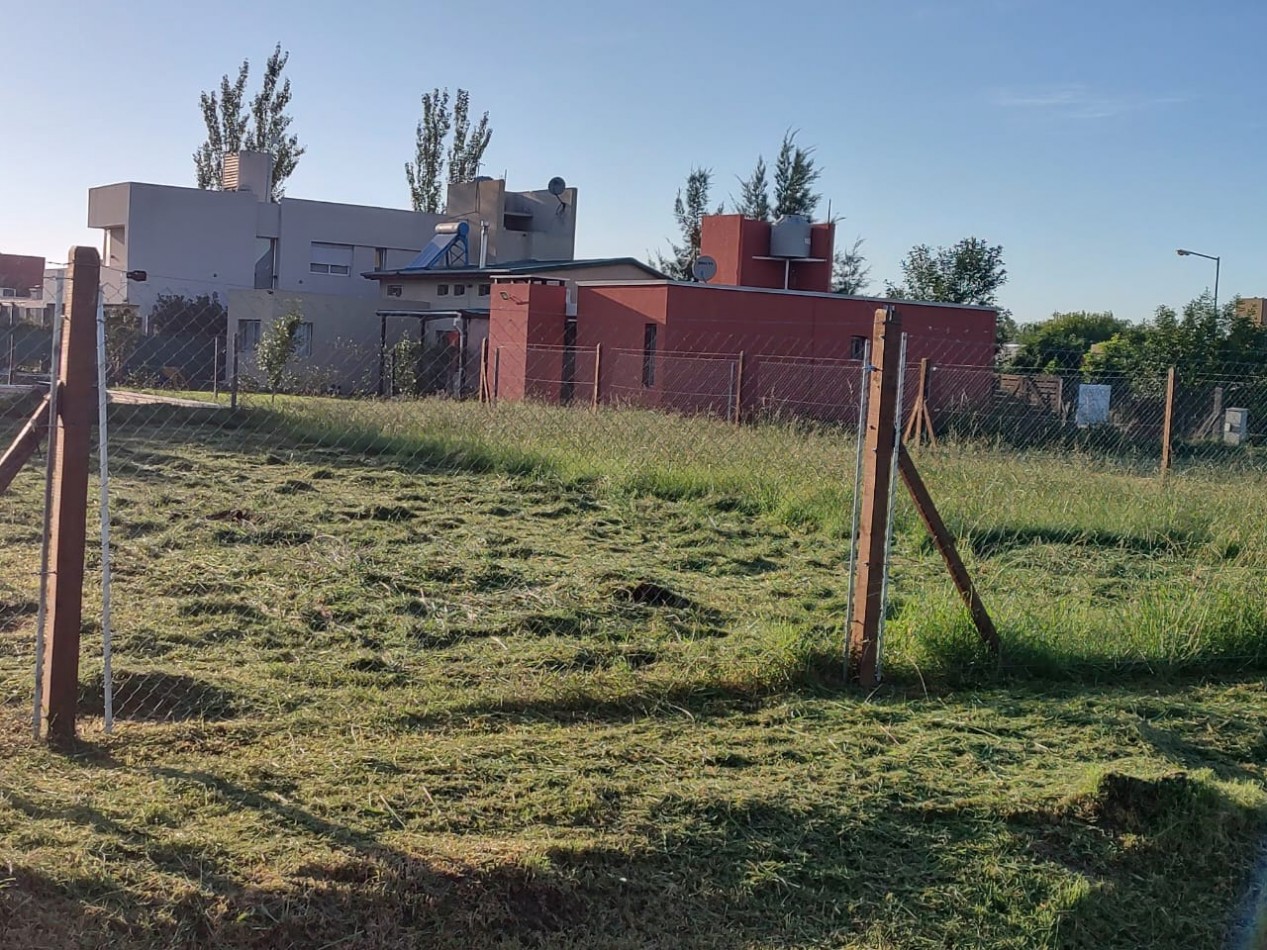 Venta de lote en barrio abierto "Funes Norte". Apto desarrollo comercial