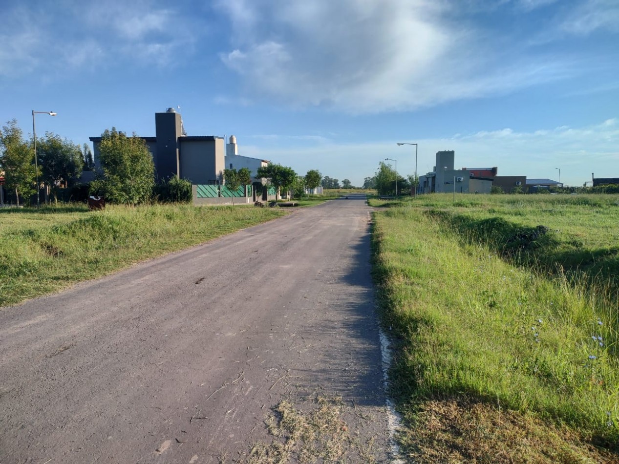 Venta de lote en barrio abierto "Funes Norte". Apto desarrollo comercial