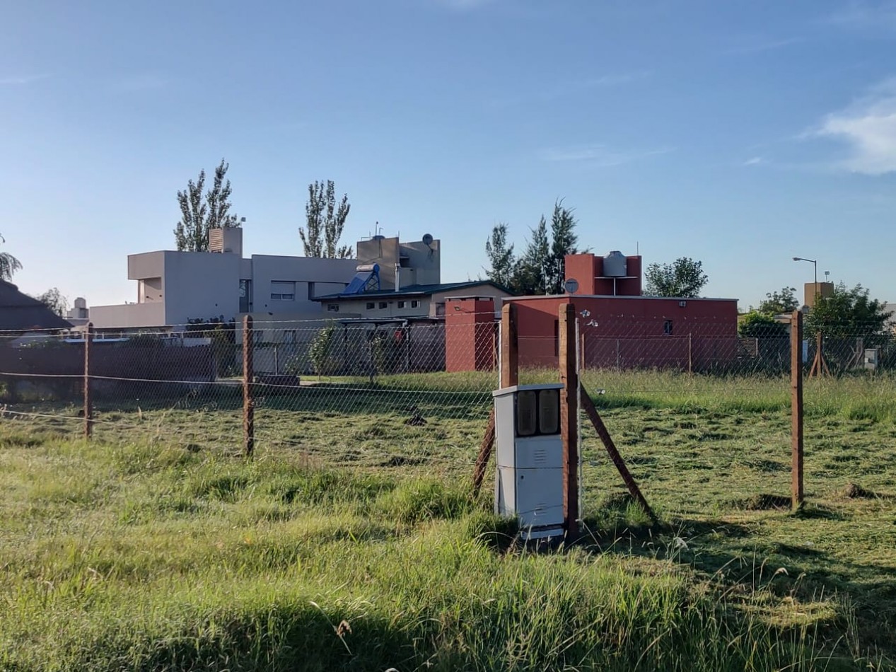 Venta de lote en barrio abierto "Funes Norte". Apto desarrollo comercial