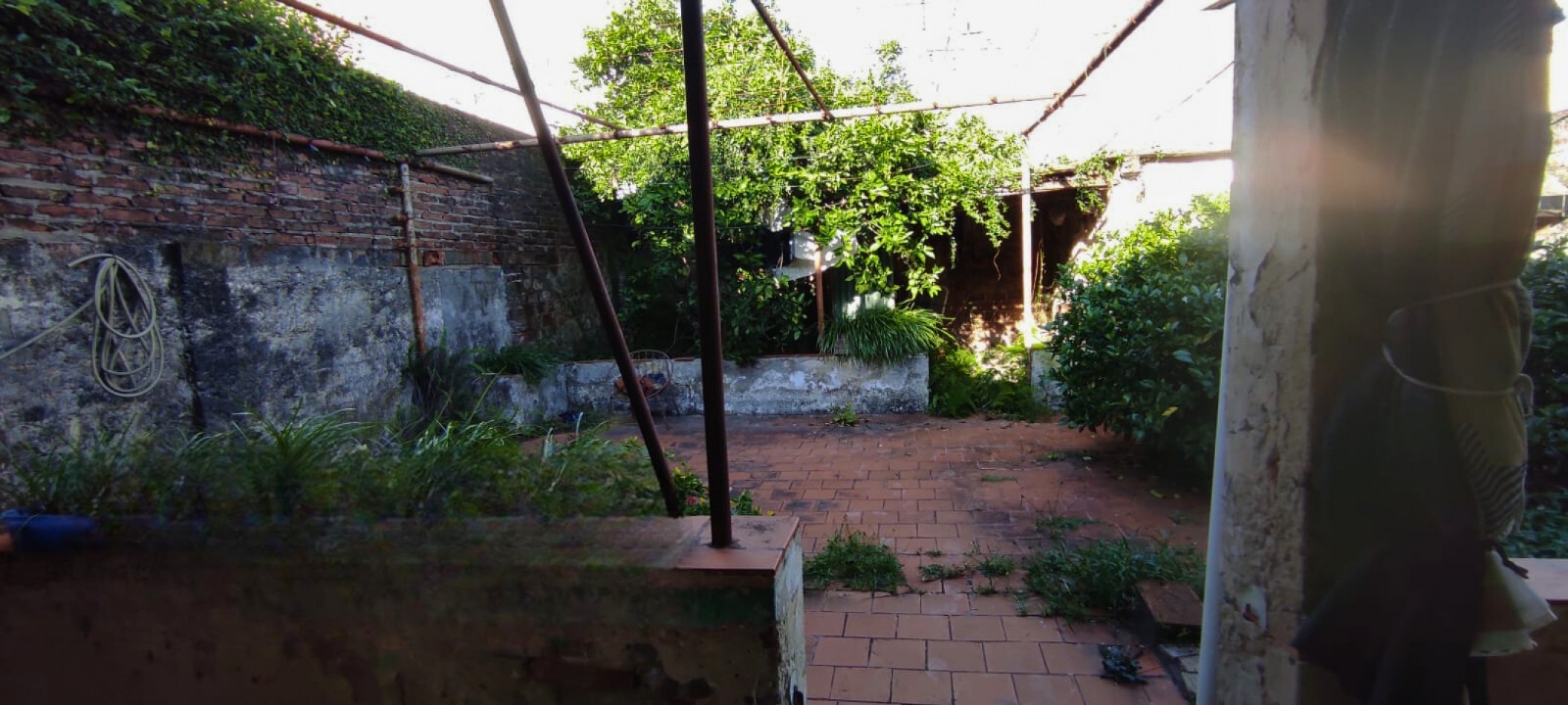 Casa a reciclar en Mendoza 5400 Barrio Belgrano Rosario -PERMUTA-