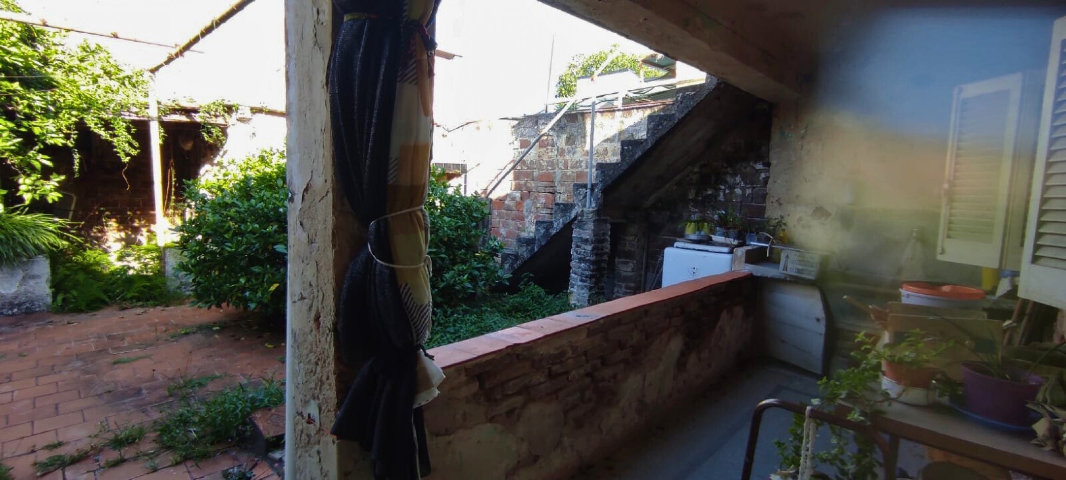 Casa a reciclar en Mendoza 5400 Barrio Belgrano Rosario -PERMUTA-