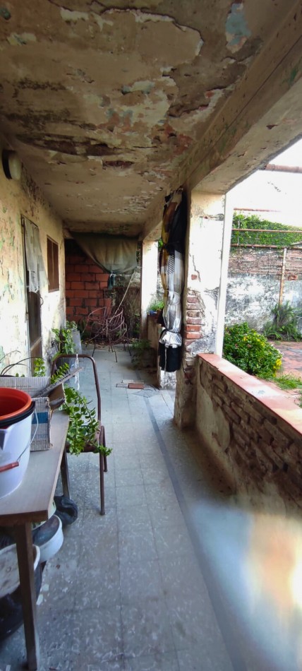 Casa a reciclar en Mendoza 5400 Barrio Belgrano Rosario -PERMUTA-