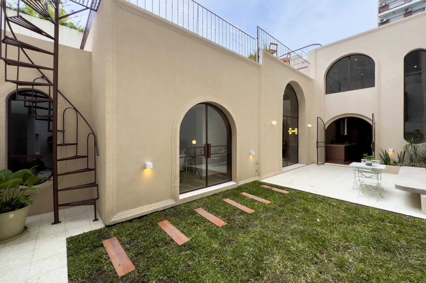 Casa de 4 dormitorios en Viamonte y Corrientes