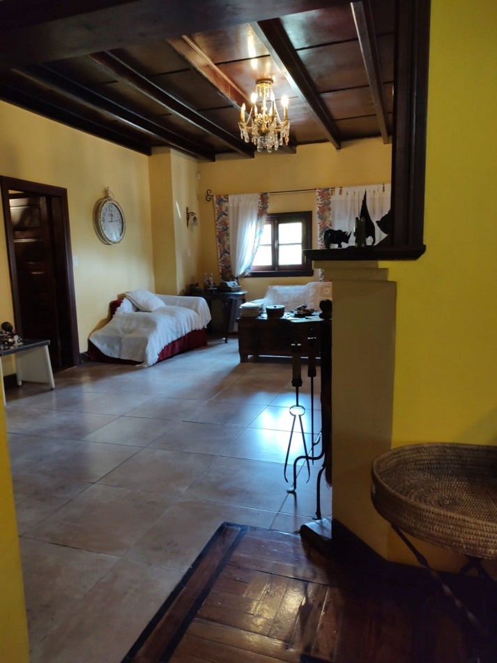 Hermosa casa estilo ingles en Funes Centro