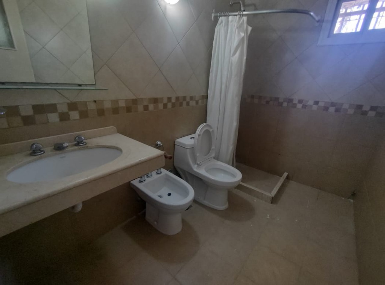 ALQUILER COMERCIAL DE CASONA EN EVA PERON 6500