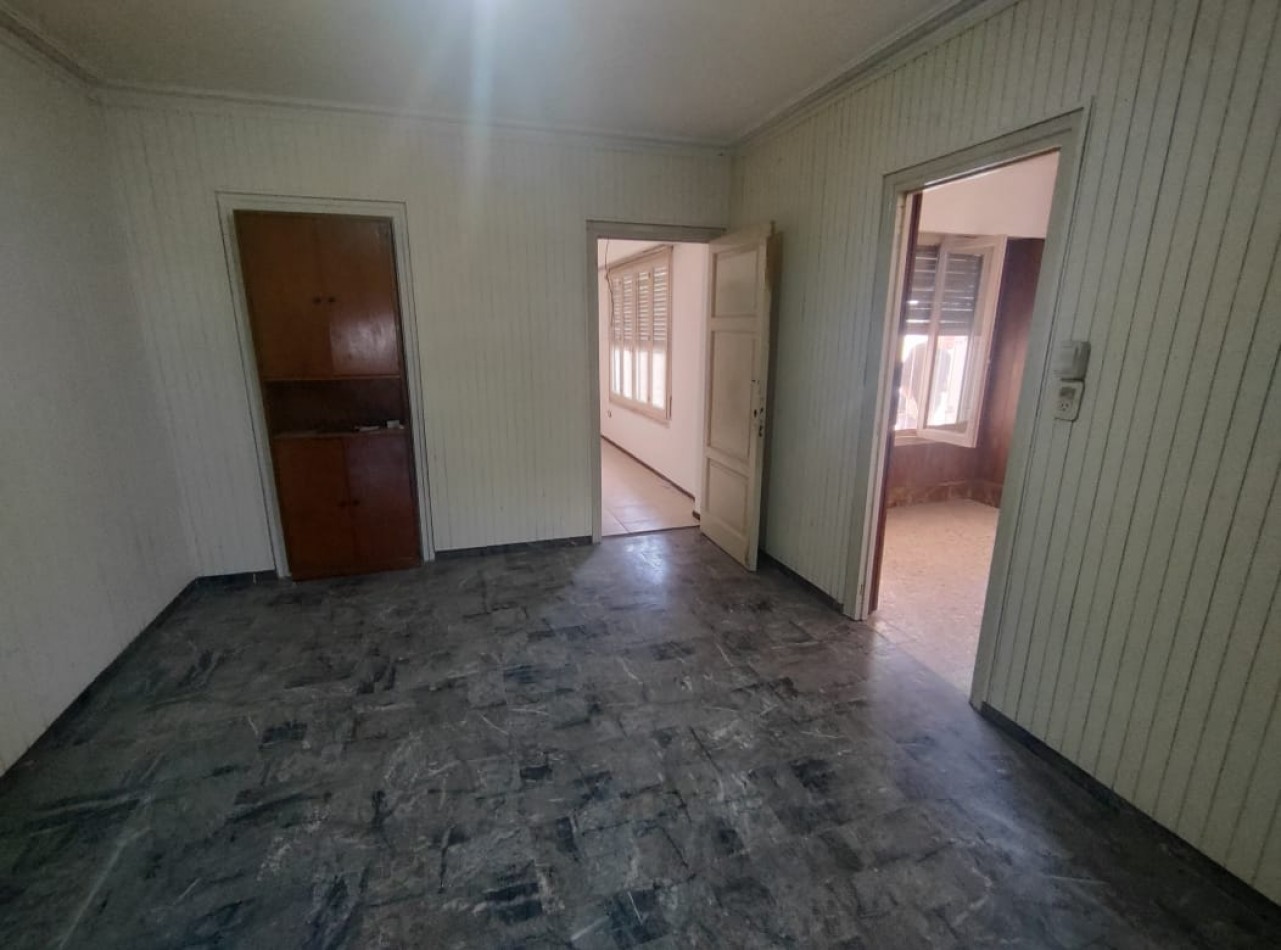 ALQUILER COMERCIAL DE CASONA EN EVA PERON 6500