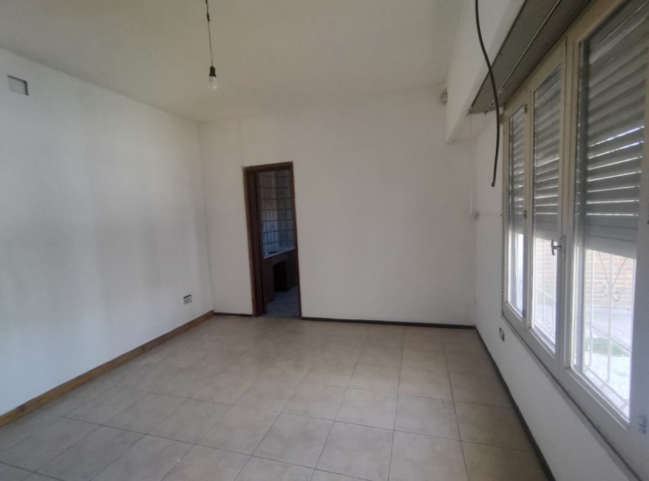 ALQUILER COMERCIAL DE CASONA EN EVA PERON 6500