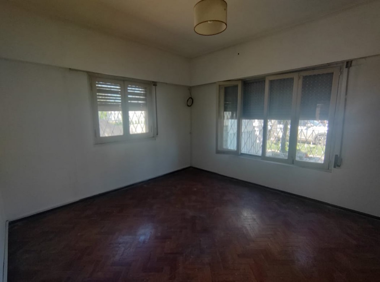 ALQUILER COMERCIAL DE CASONA EN EVA PERON 6500