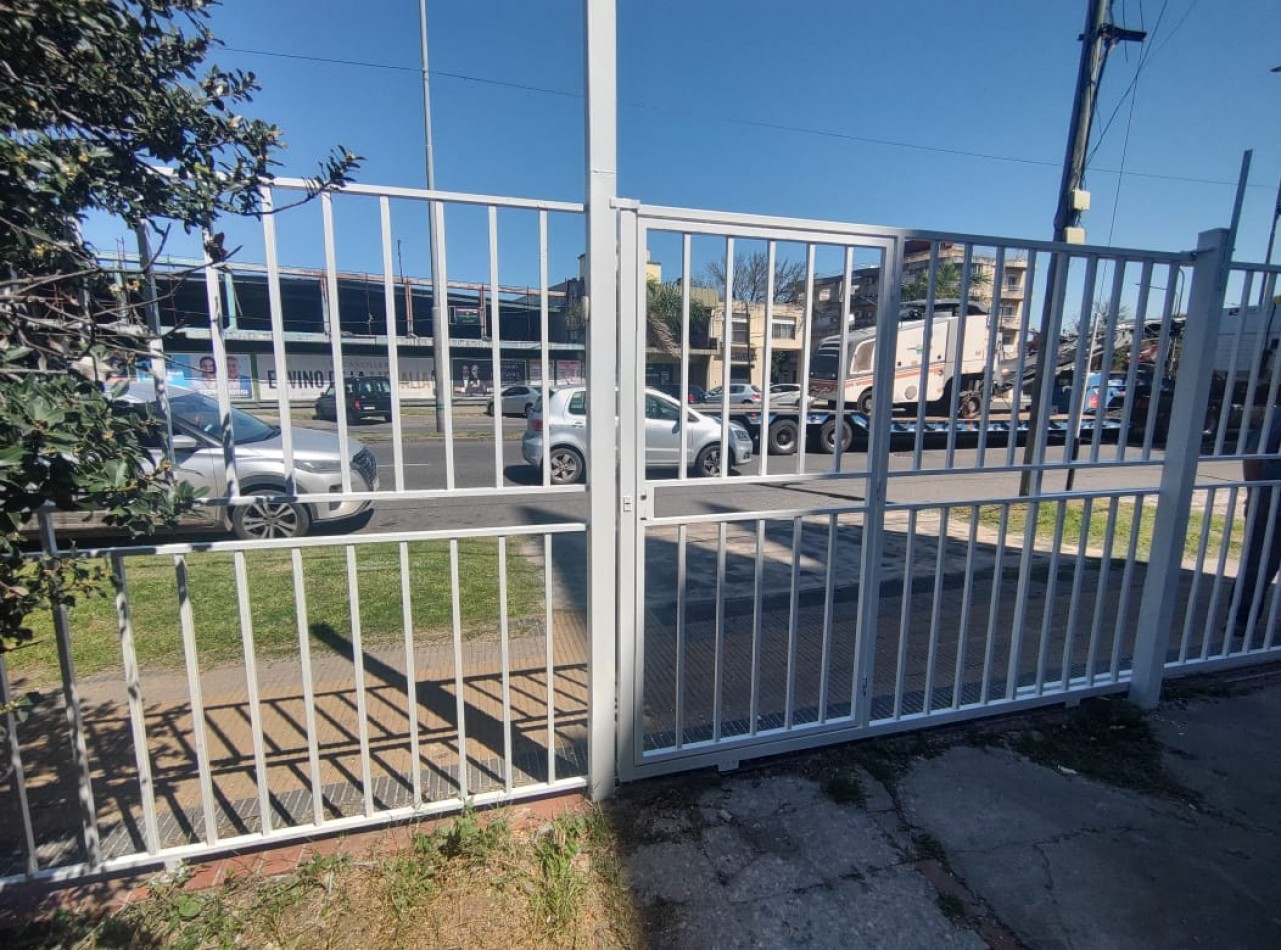ALQUILER COMERCIAL DE CASONA EN EVA PERON 6500
