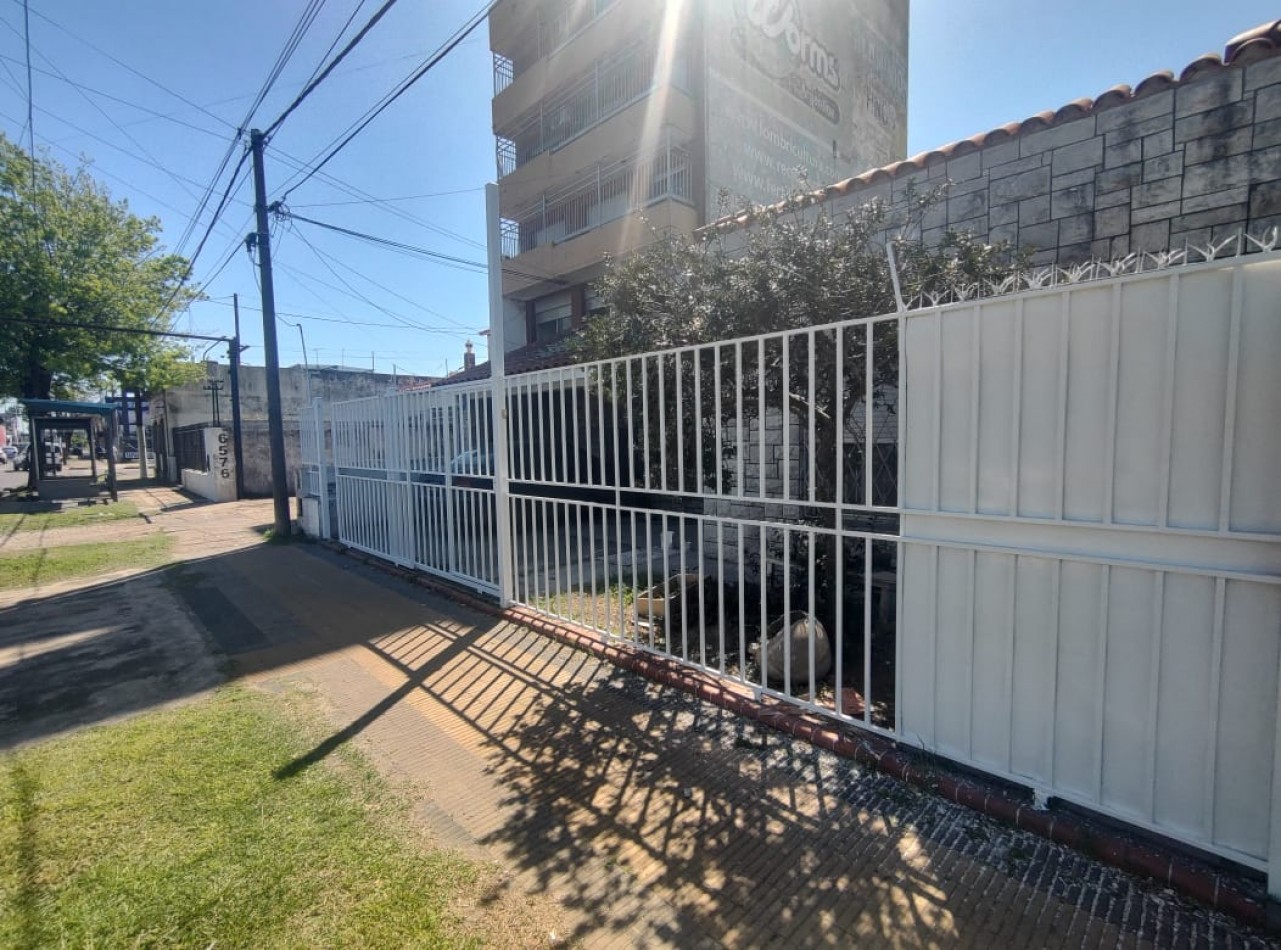 ALQUILER COMERCIAL DE CASONA EN EVA PERON 6500