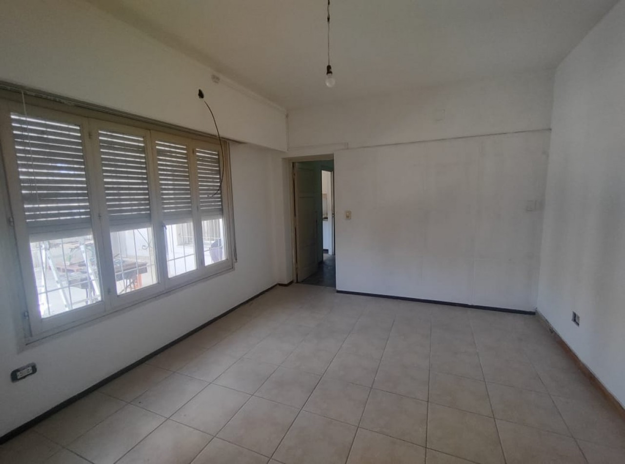ALQUILER COMERCIAL DE CASONA EN EVA PERON 6500