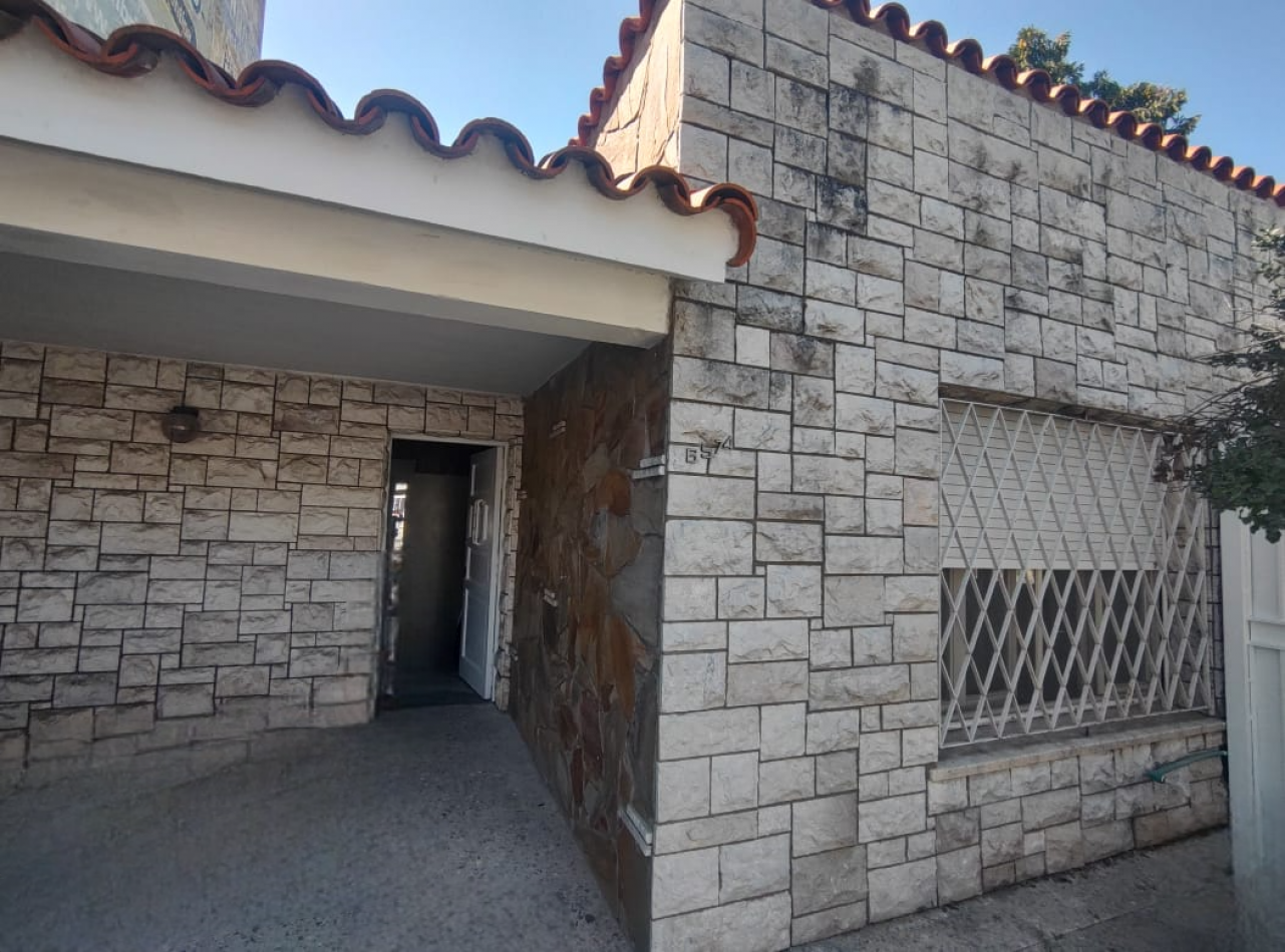 ALQUILER COMERCIAL DE CASONA EN EVA PERON 6500