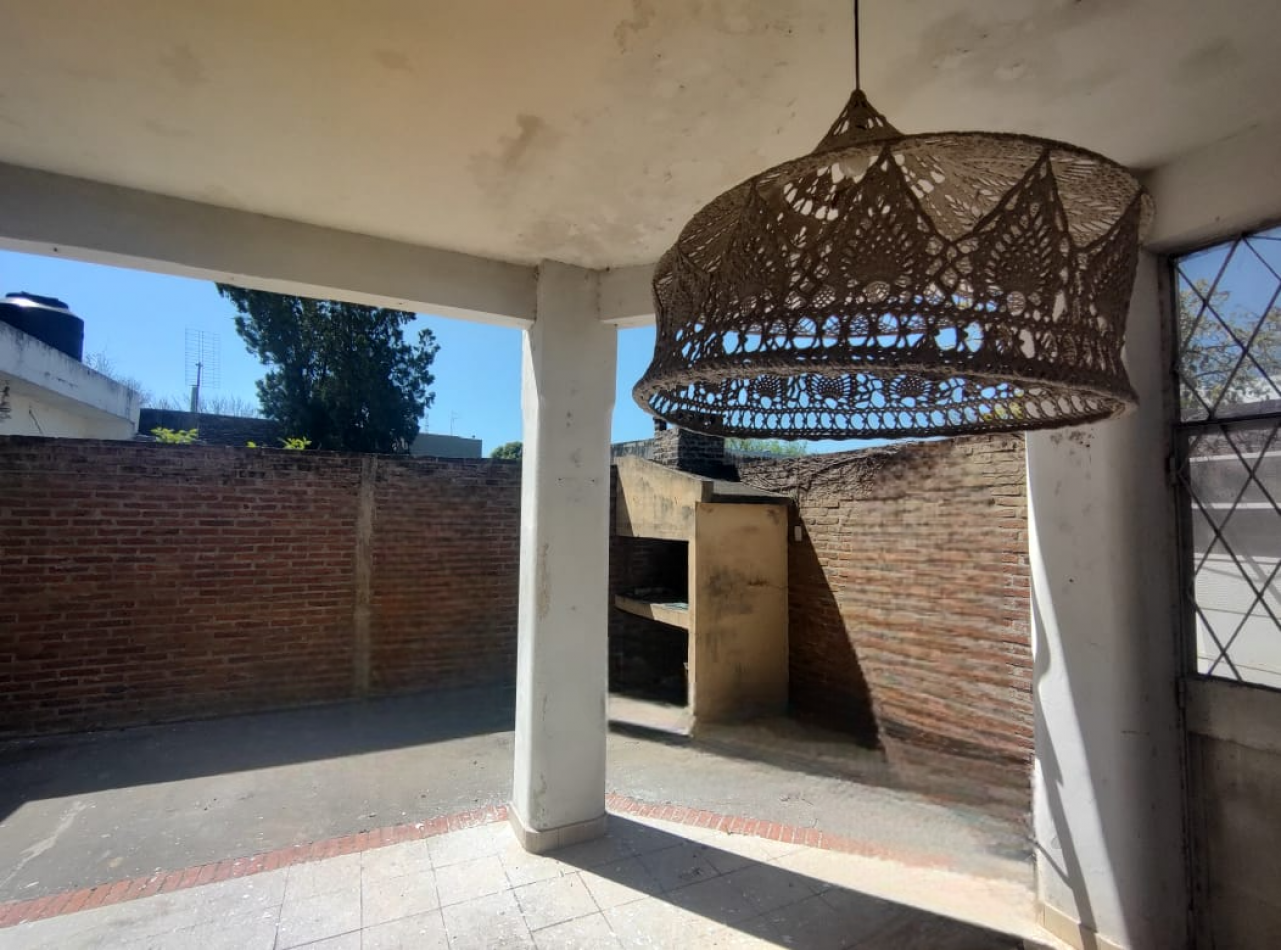 ALQUILER COMERCIAL DE CASONA EN EVA PERON 6500