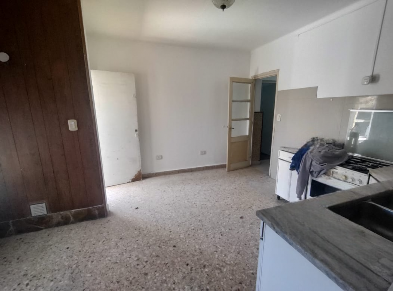 ALQUILER COMERCIAL DE CASONA EN EVA PERON 6500