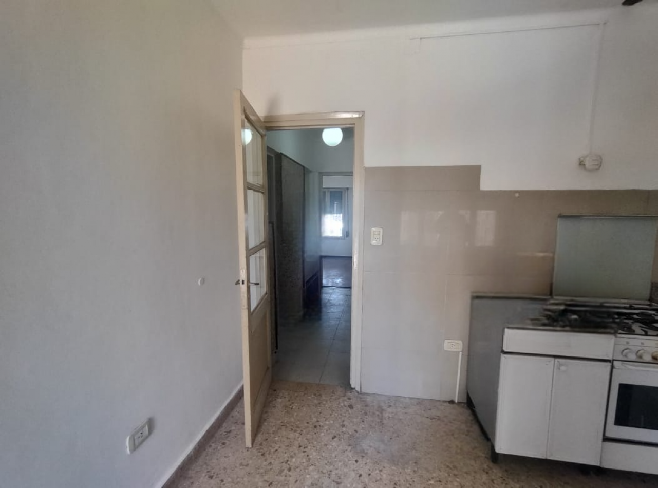 ALQUILER COMERCIAL DE CASONA EN EVA PERON 6500