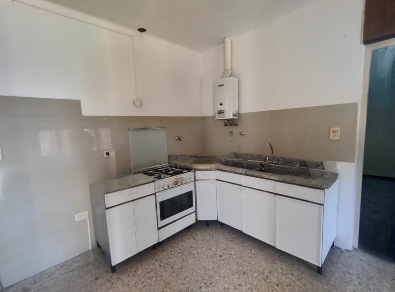ALQUILER COMERCIAL DE CASONA EN EVA PERON 6500