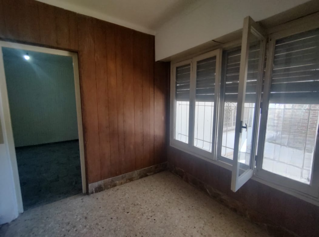 ALQUILER COMERCIAL DE CASONA EN EVA PERON 6500