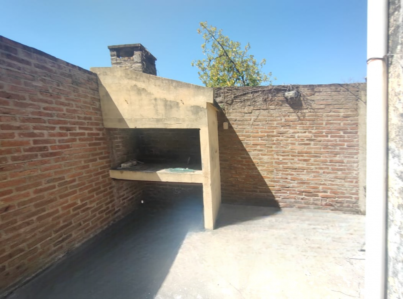 ALQUILER COMERCIAL DE CASONA EN EVA PERON 6500