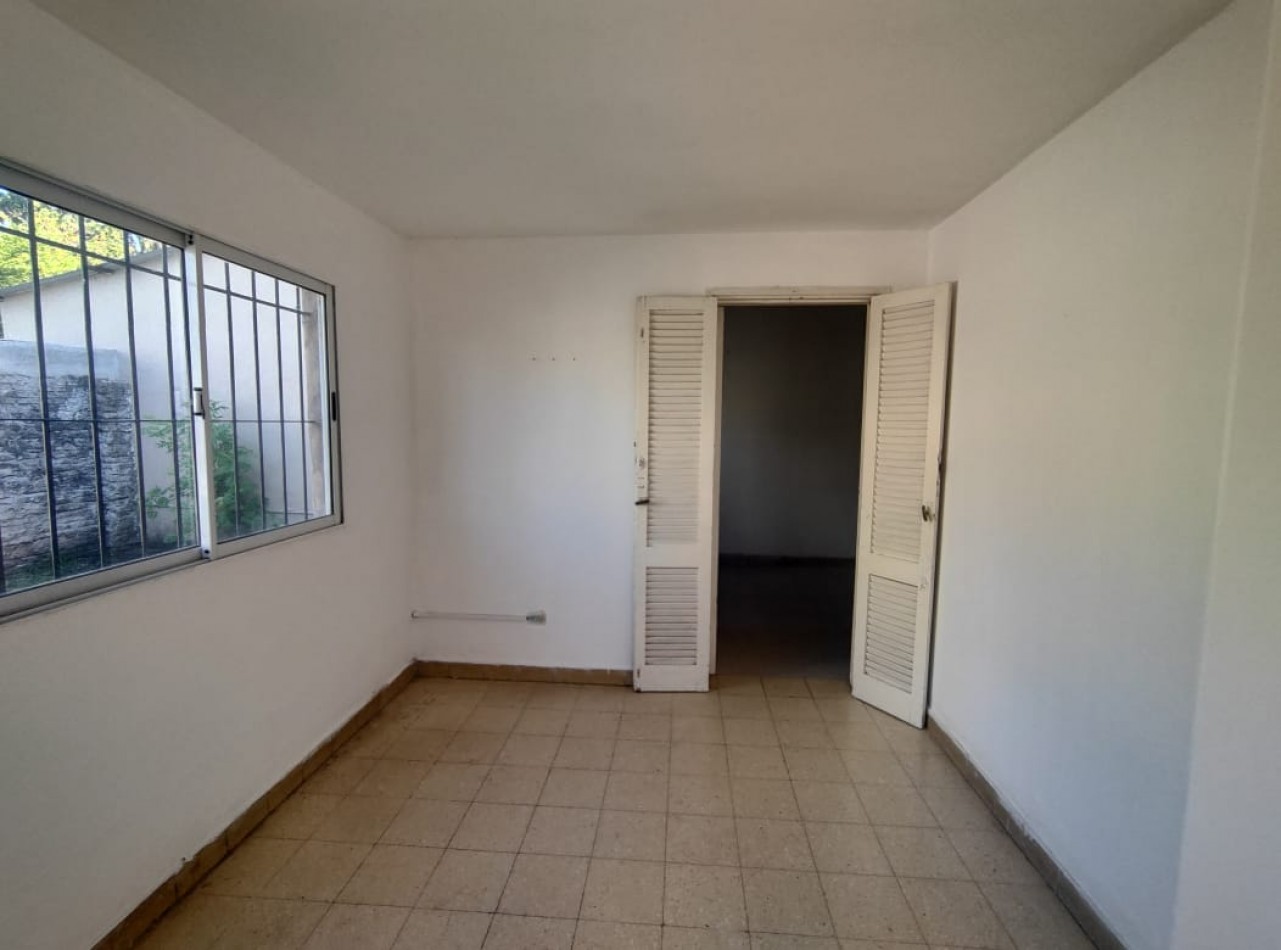 DEPARTAMENTO UNICO DE PASILLO EN FRAGA Y AV. EVA PERON EN ALQUILER