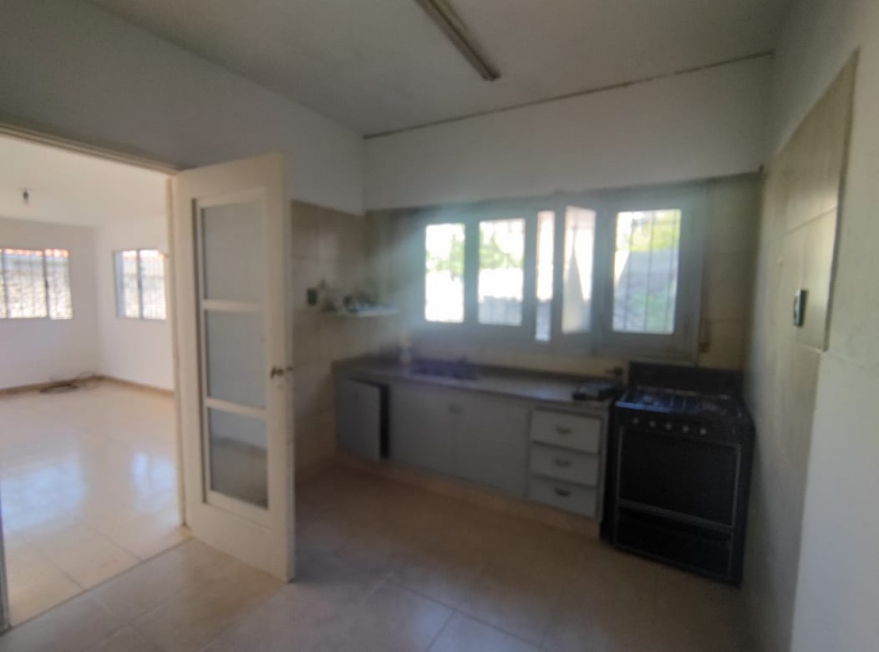 DEPARTAMENTO UNICO DE PASILLO EN FRAGA Y AV. EVA PERON EN ALQUILER