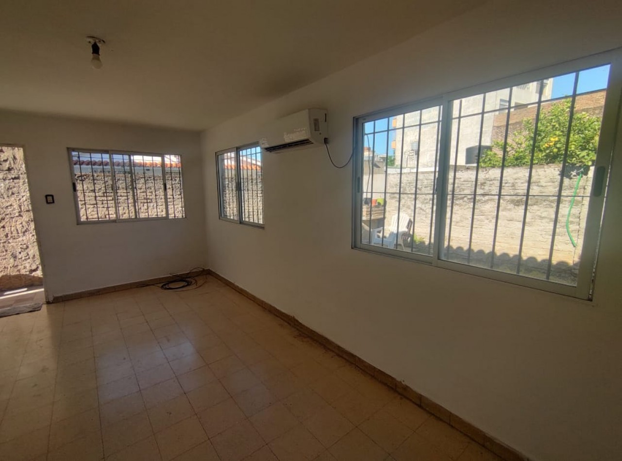 DEPARTAMENTO UNICO DE PASILLO EN FRAGA Y AV. EVA PERON EN ALQUILER