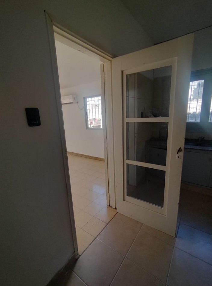 DEPARTAMENTO UNICO DE PASILLO EN FRAGA Y AV. EVA PERON EN ALQUILER