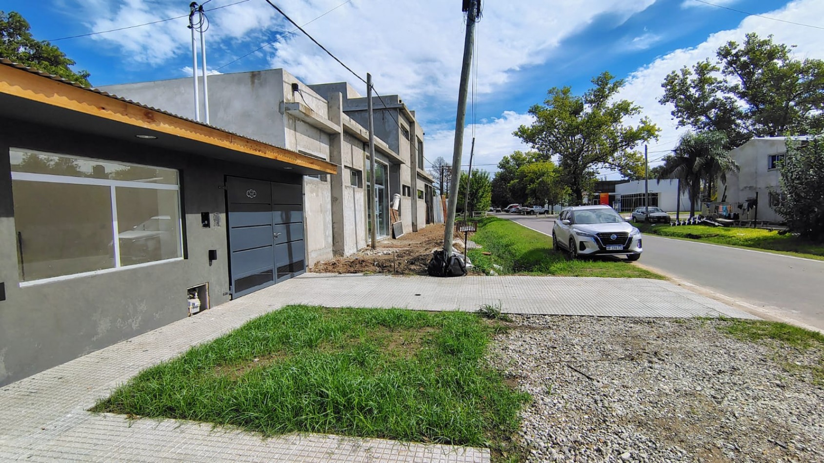 LOCALES COMERCIALES SE ALQUILAN JUNTOS O SEPARADOS EN FUNES NORTE