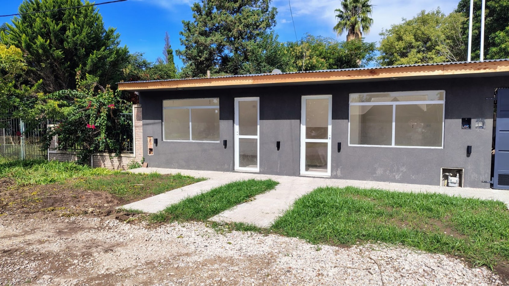 LOCALES COMERCIALES SE ALQUILAN JUNTOS O SEPARADOS EN FUNES NORTE