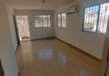 DEPARTAMENTO UNICO DE PASILLO EN FRAGA Y AV. EVA PERON EN ALQUILER