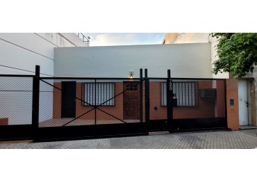 CASA DE 2 PLANTAS EN CENTENO Y BUENOS AIRES APTA A CREDITO